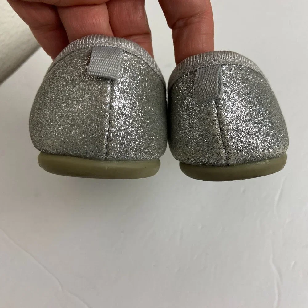 Carter's Girls Shoes Silver Shiny Flat Sz 11 Like New